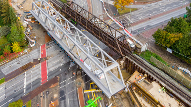 Luftbild 3: Die Brücke wird auf der Kreuzung gedreht ...